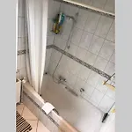 Apartment Bahnhofsnahe, Ruhige Und Sonnige 2 Zimmerwohnung Im Dichterviertel