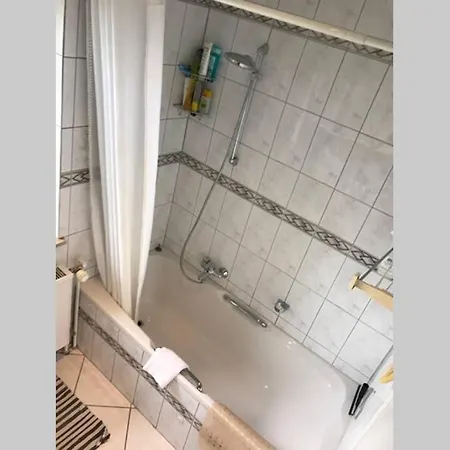 公寓 Bahnhofsnahe, Ruhige Und Sonnige 2 Zimmerwohnung Im Dichterviertel
