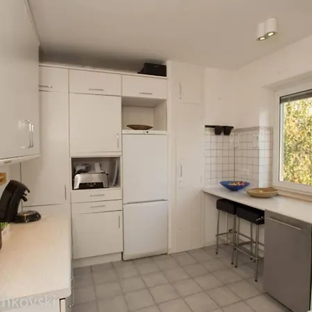 Bahnhofsnahe, Ruhige Und Sonnige 2 Zimmerwohnung Im Dichterviertel Apartment *