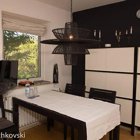 Bahnhofsnahe, Ruhige Und Sonnige 2 Zimmerwohnung Im Dichterviertel